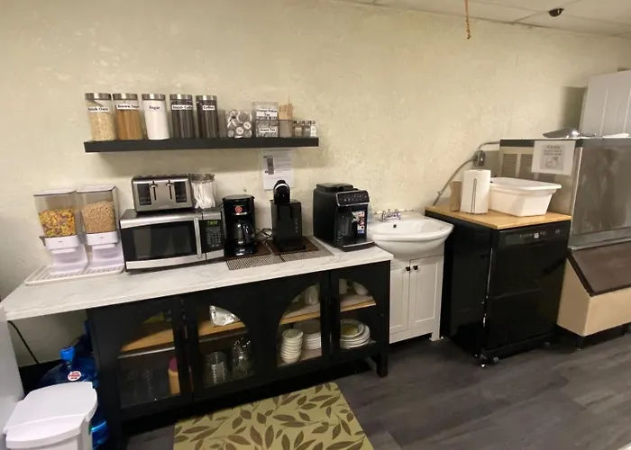 Maple Creek Motor Inn